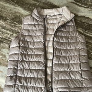 Uniqlo kids ultra light down vest size 11 tan/gray